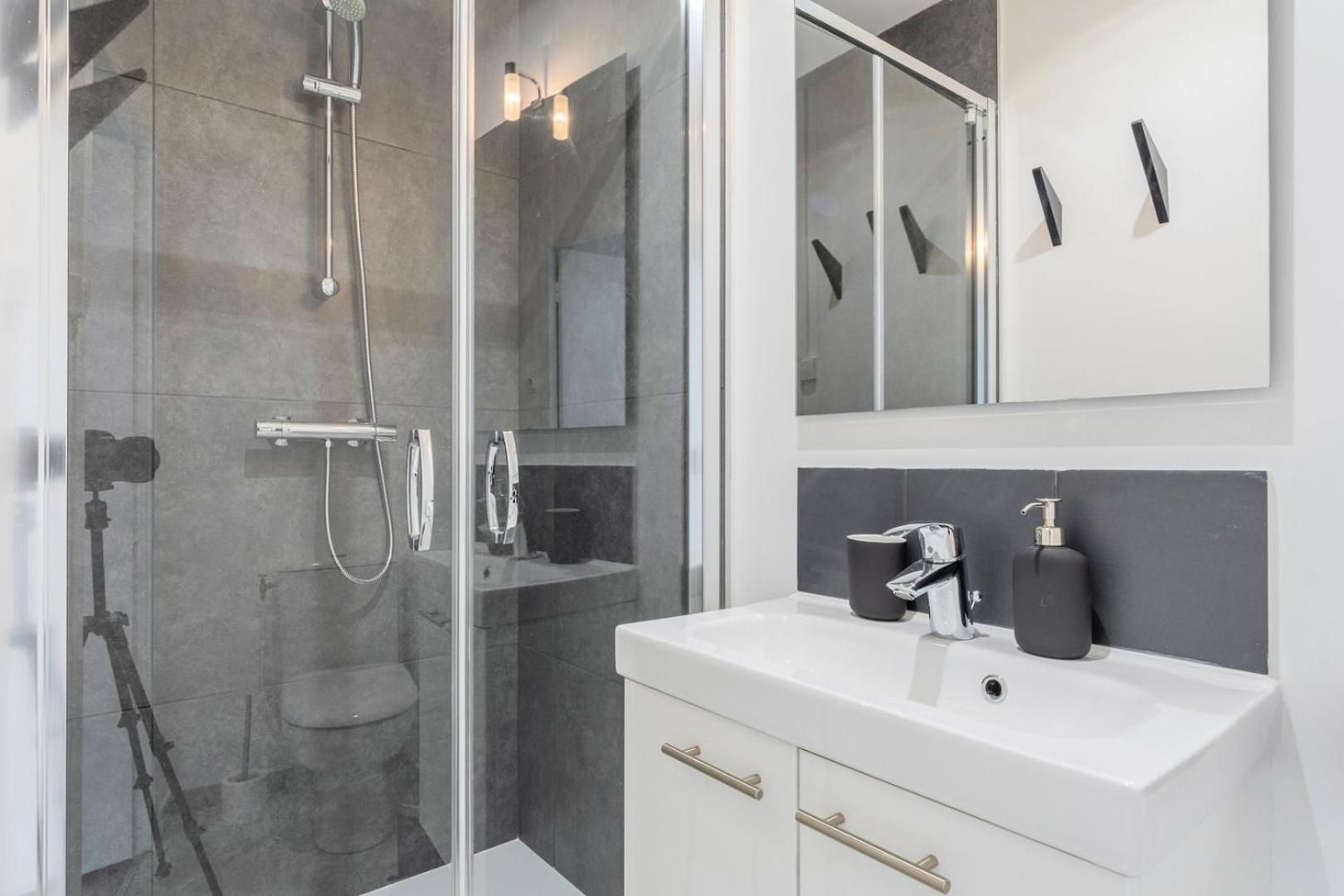 Bright 3-Bedroom 2-Bathroom Flat Lille Bagian luar foto